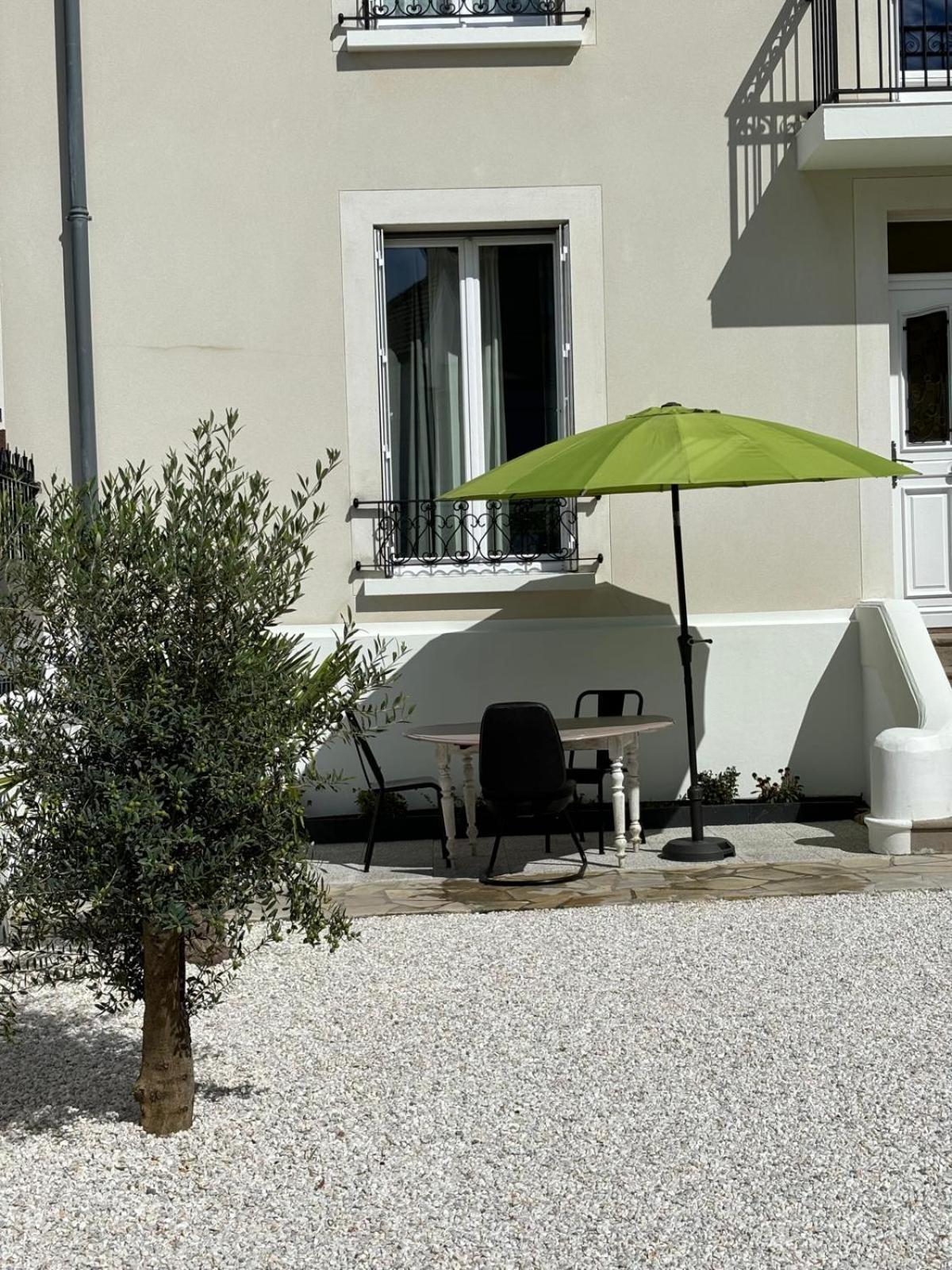 Appartement 2 Chambres Dans Une Belle Maison A Proximite De Paris Asnières Exterior foto
